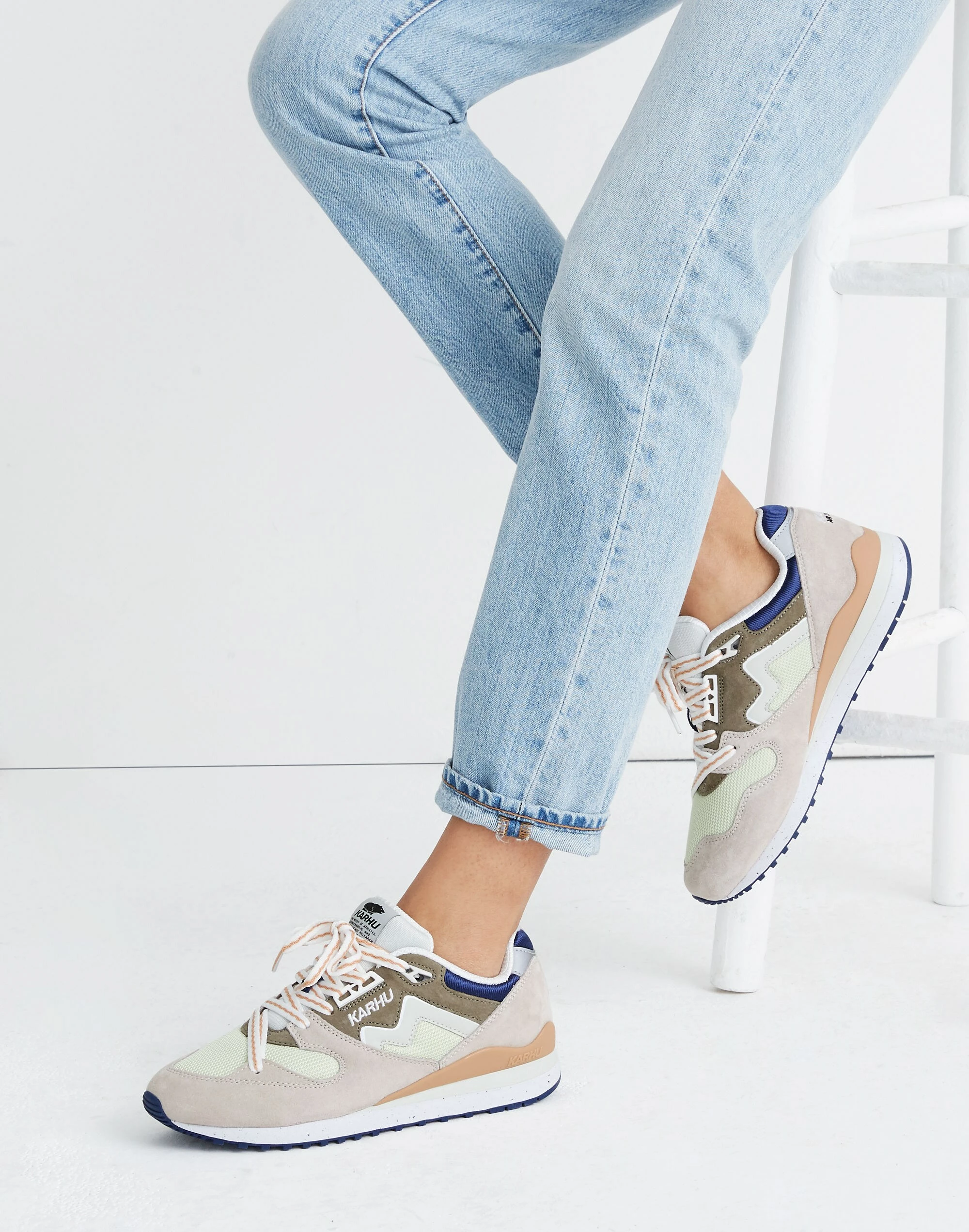Madewell Karhu Suede Synchron Classic Lace-Up Sneakers - Image 4
