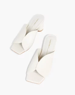Madewell Intentionally Blank Leather Kamika Mules In Cream