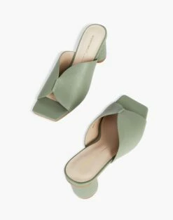 Madewell Intentionally Blank Leather Kamika Mules In Sage