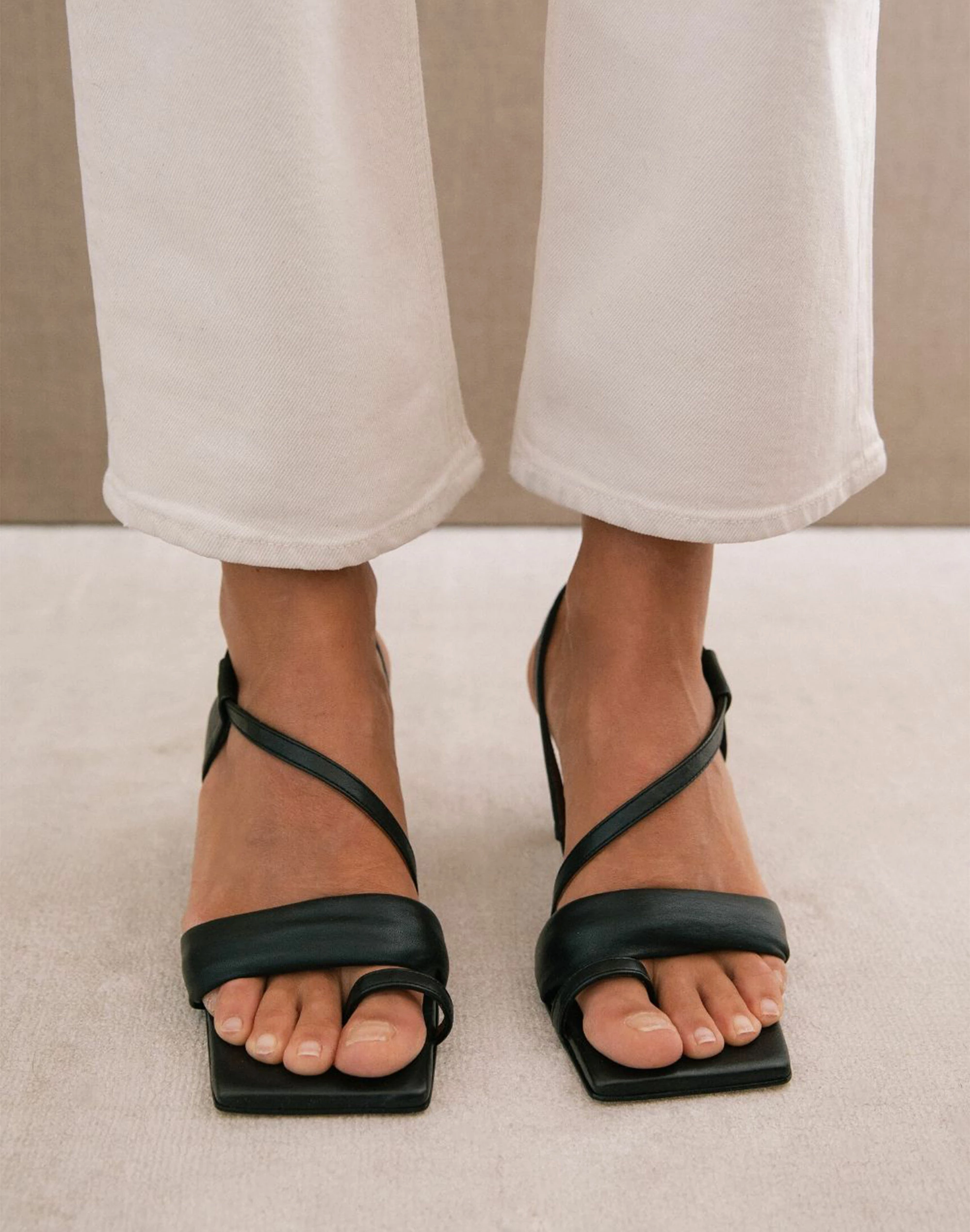 Madewell ALOHAS Leather Asymmetrical Sandals In Black - Image 4