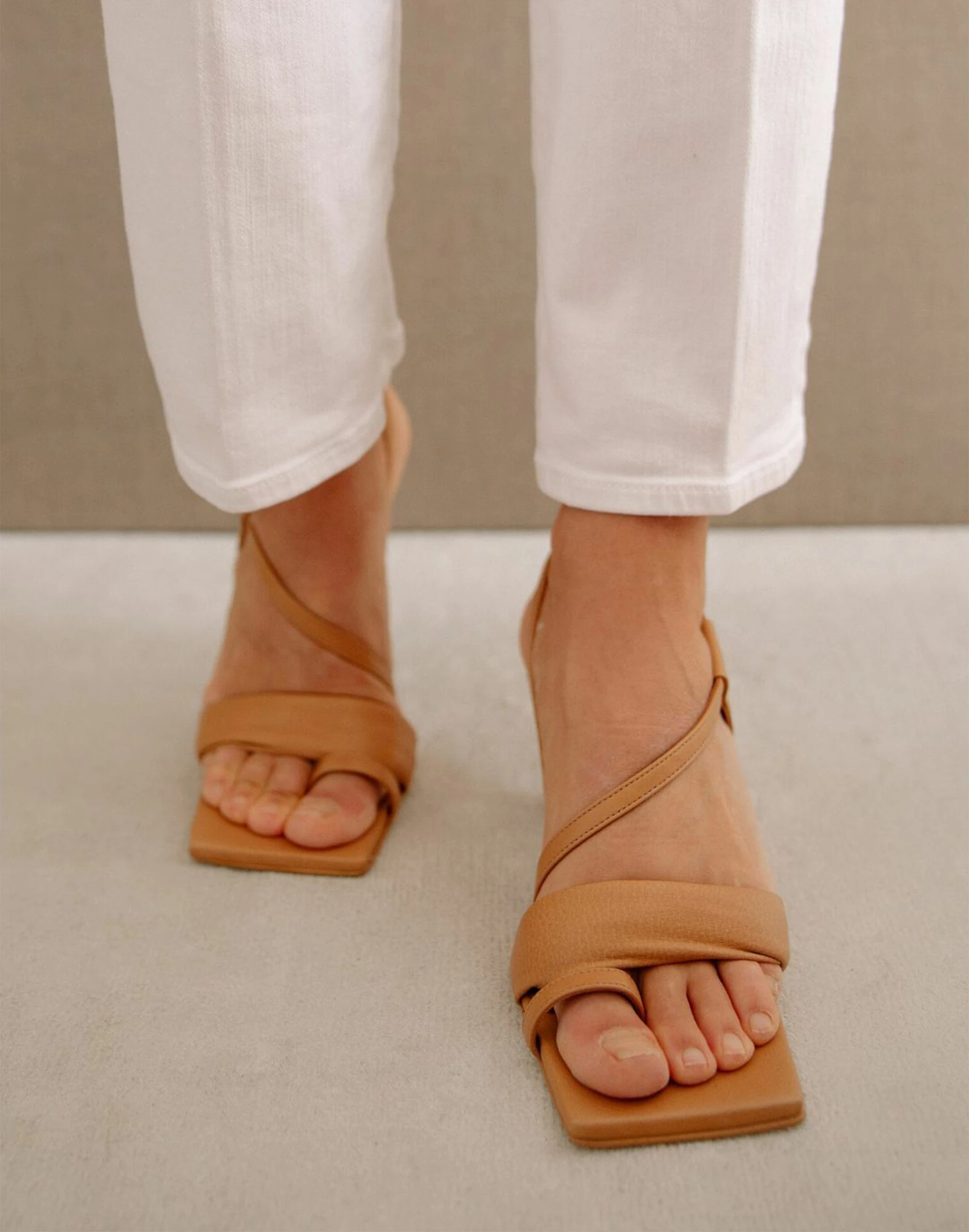 Madewell ALOHAS™ Asymmetric Strap Sandals - Image 4