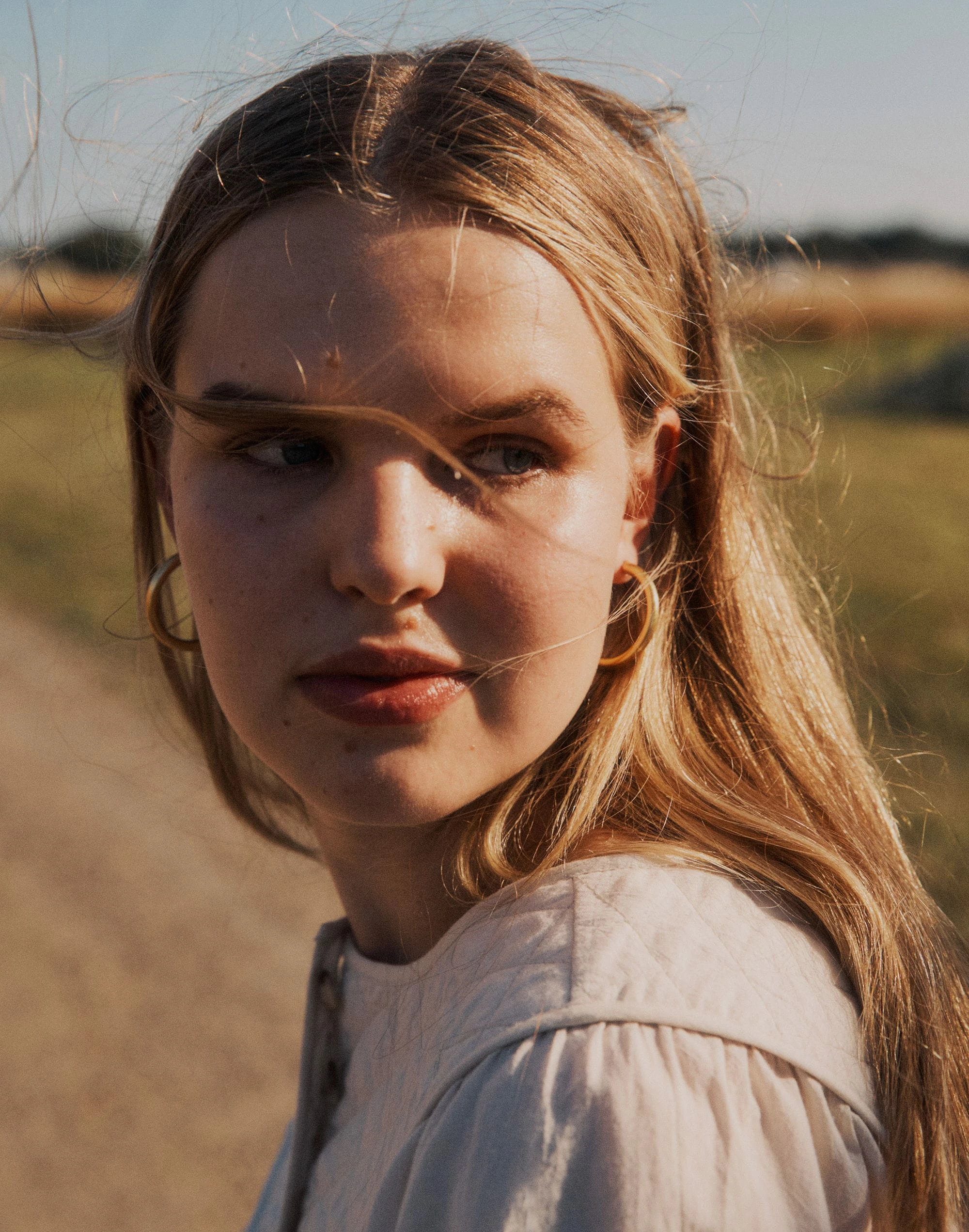 Madewell Chunky Medium Hoop Earrings - Image 2