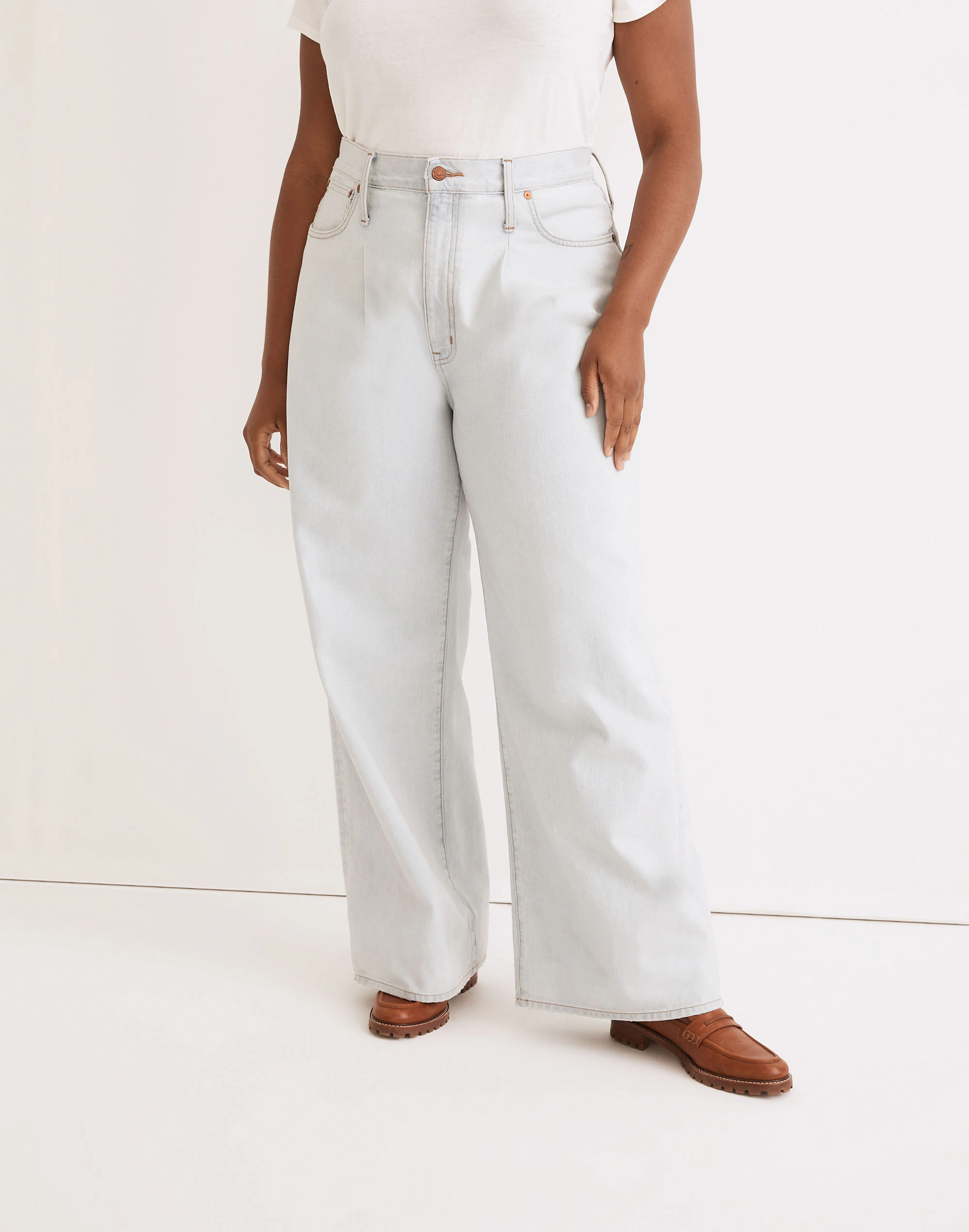 Madewell Superwide-Leg Jeans In Olcott Wash: Pleated Edition - Image 4