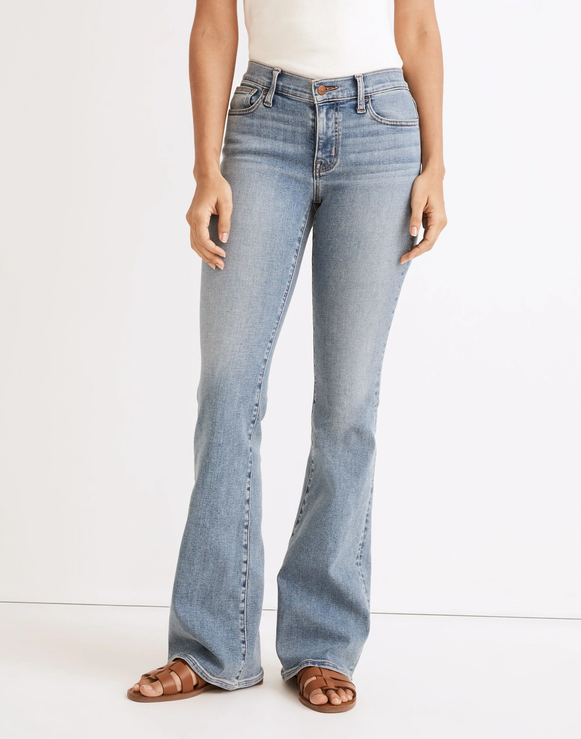 Madewell Low-Rise Skinny Flare Jeans In Kinsman Wash - Image 4