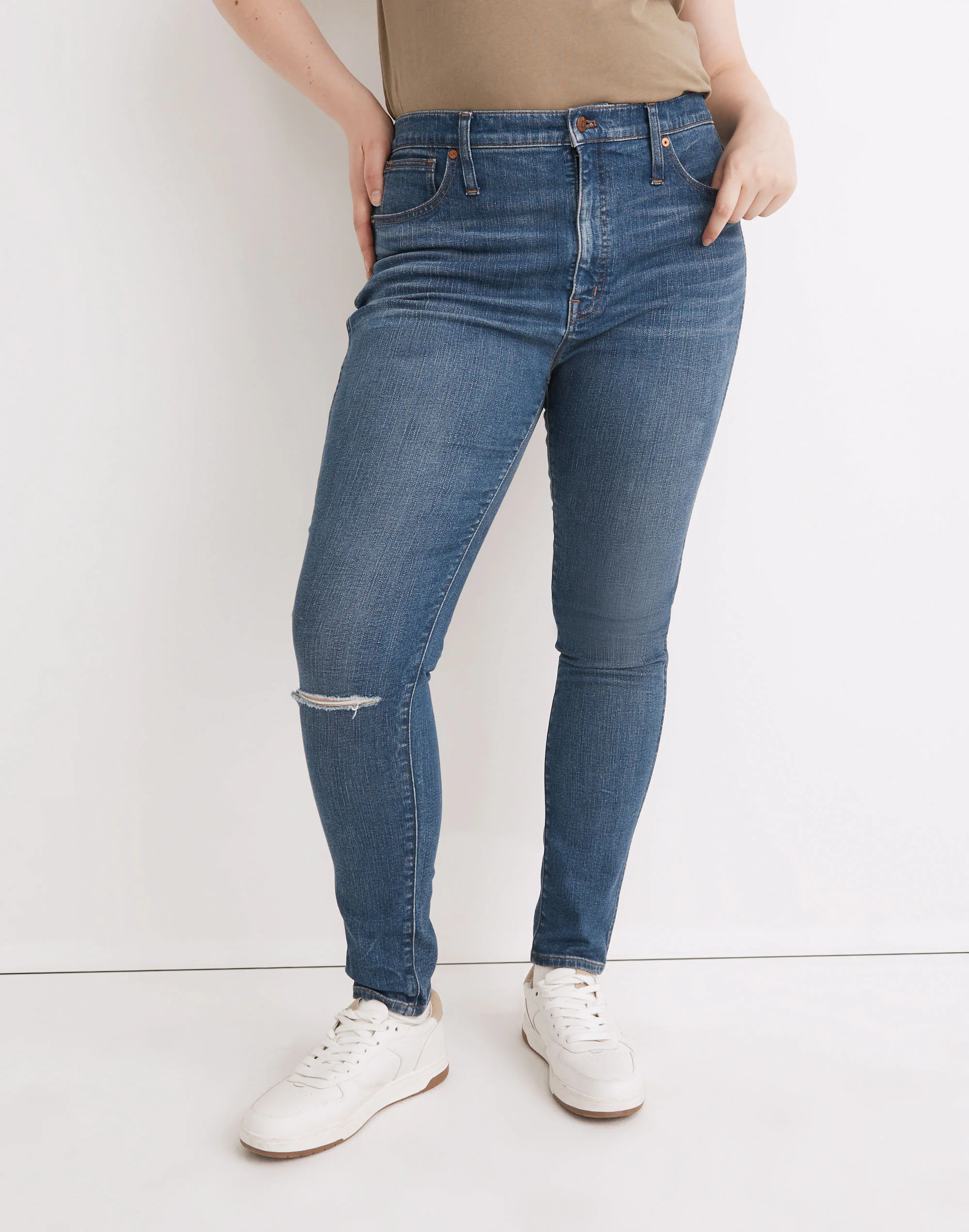 Madewell 10" High-Rise Skinny Jeans In Foregate Wash: Knee-Rip Edition - Image 4