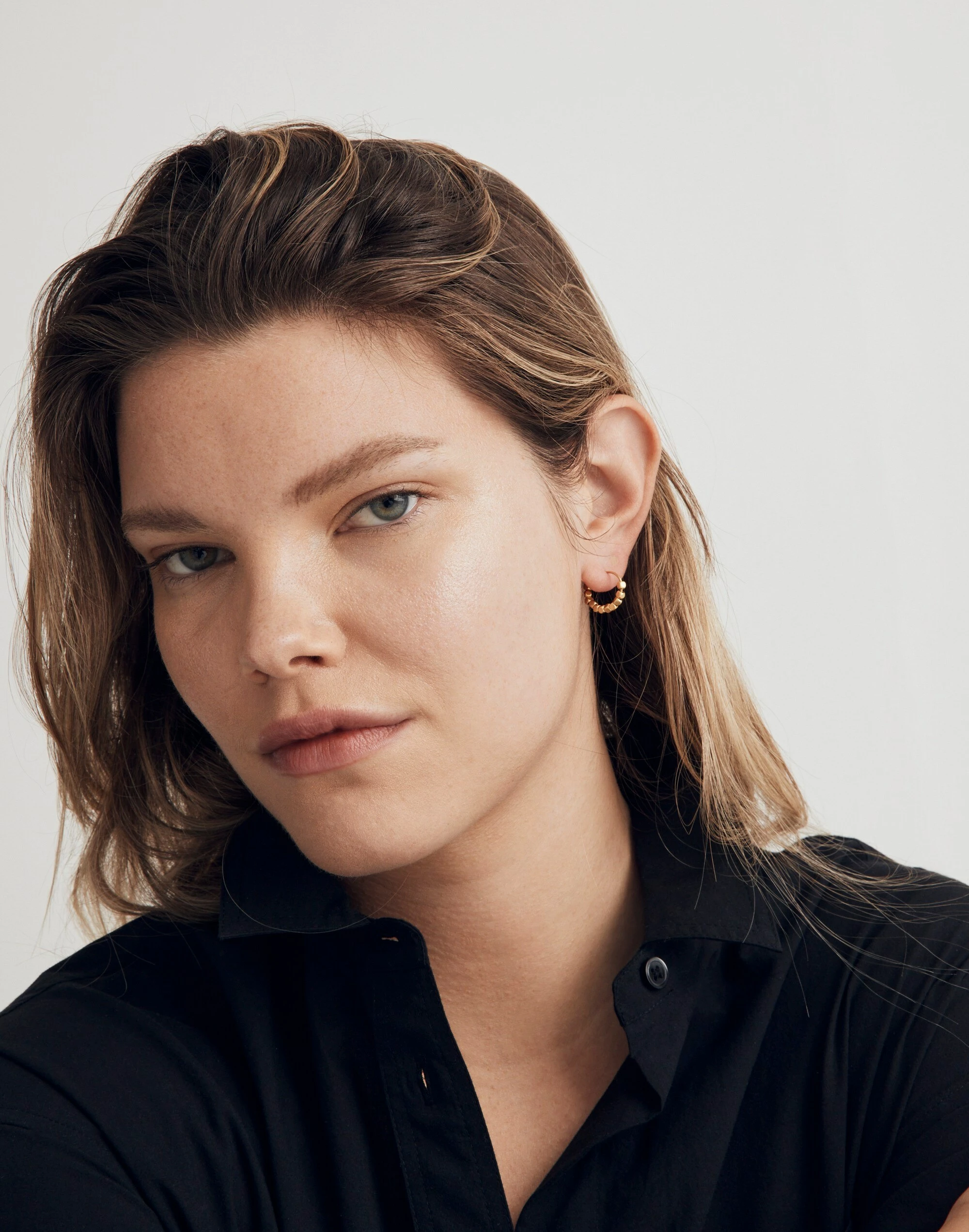 Madewell Tonal Beaded Huggie Hoop Earrings - Image 2