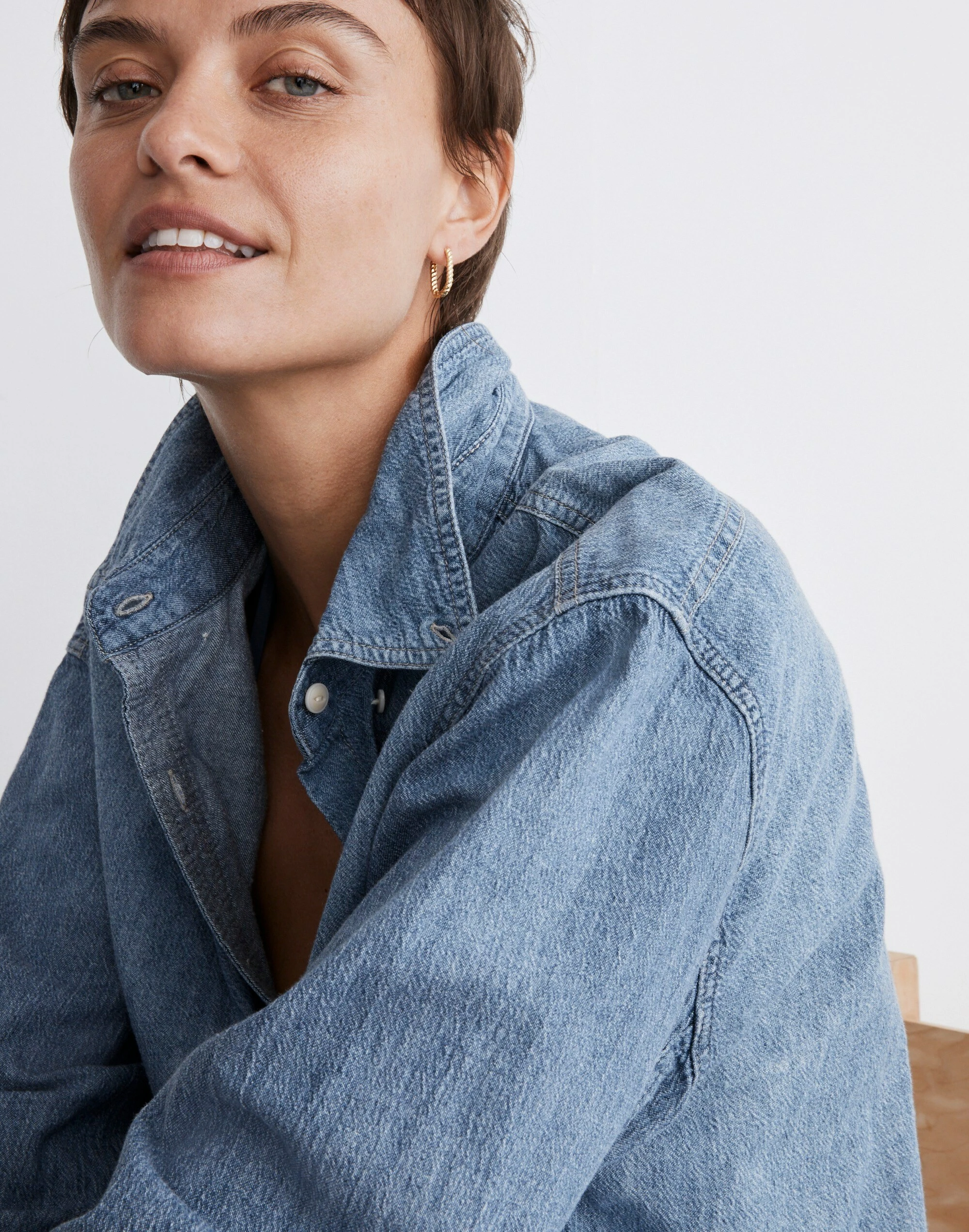 Madewell Twisted Carabiner Hoop Earrings - Image 2